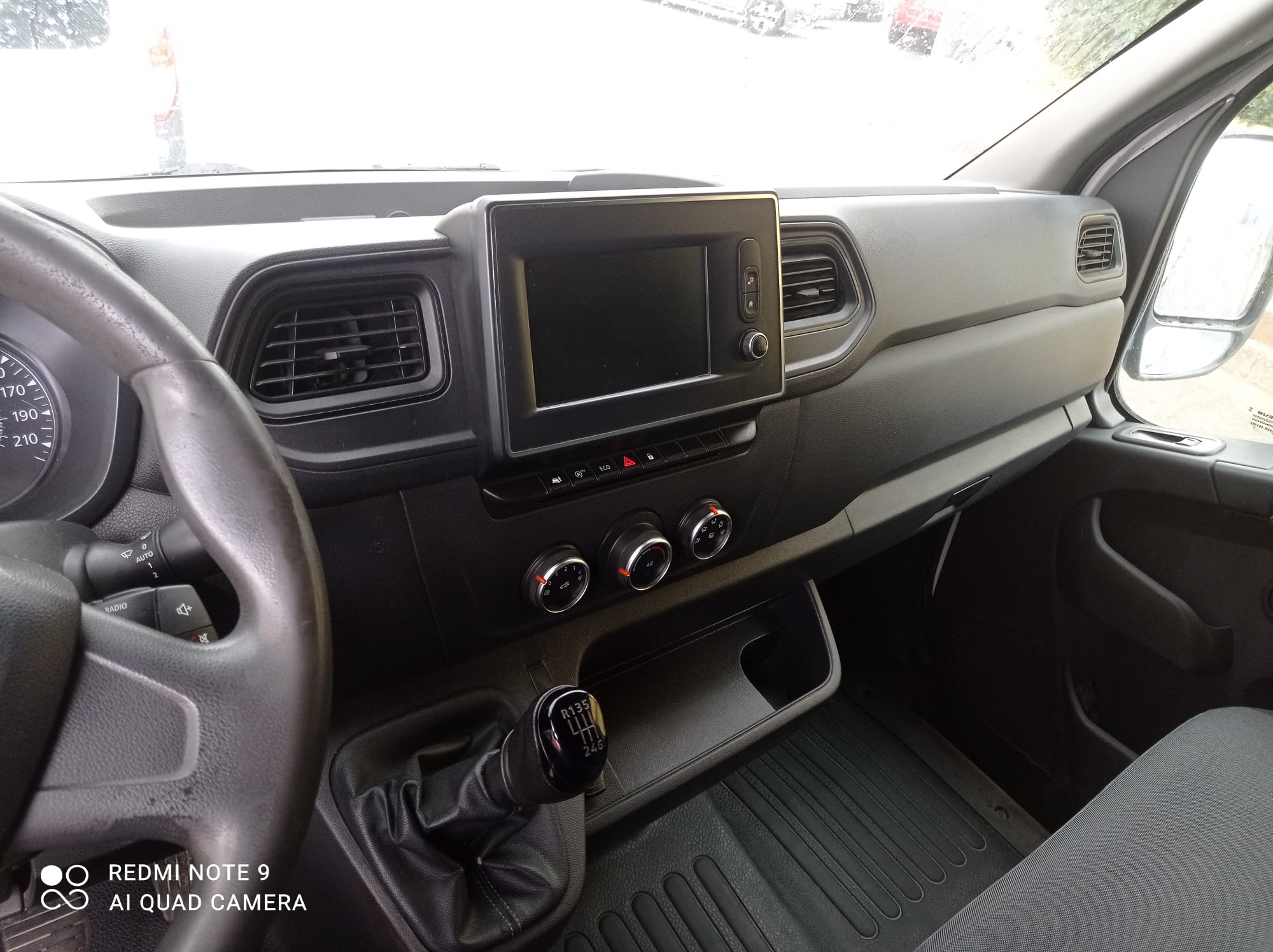 
								RENAULT MASTER 2.3 lleno									