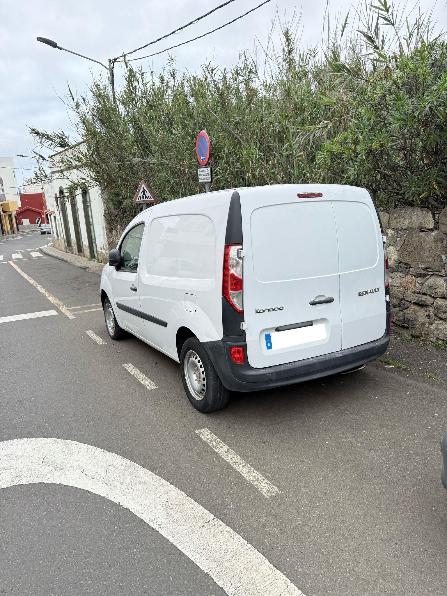 
								RENAULT KANGOO 1.5 lleno									