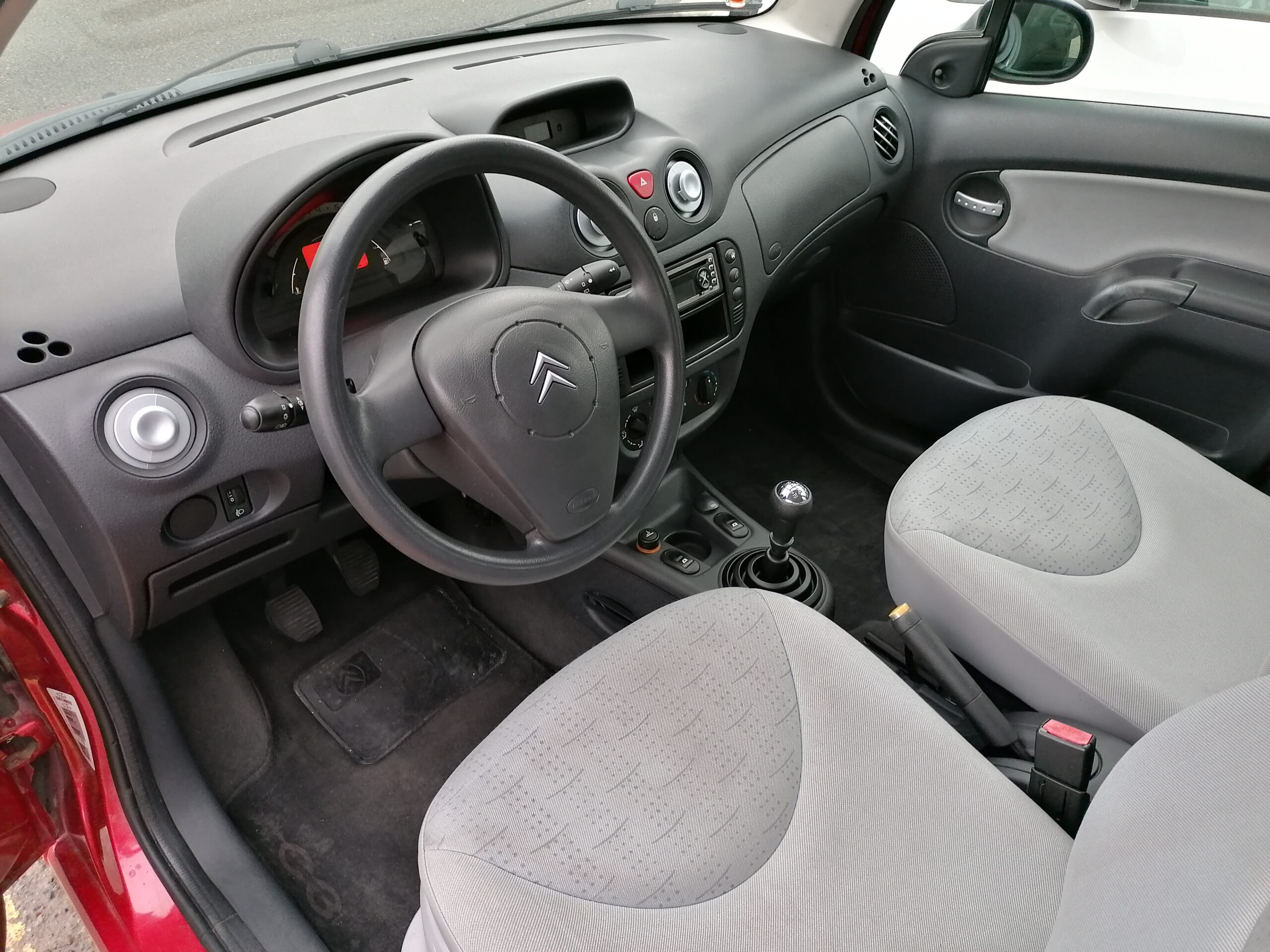 
								CITROEN C3 1.4 lleno									