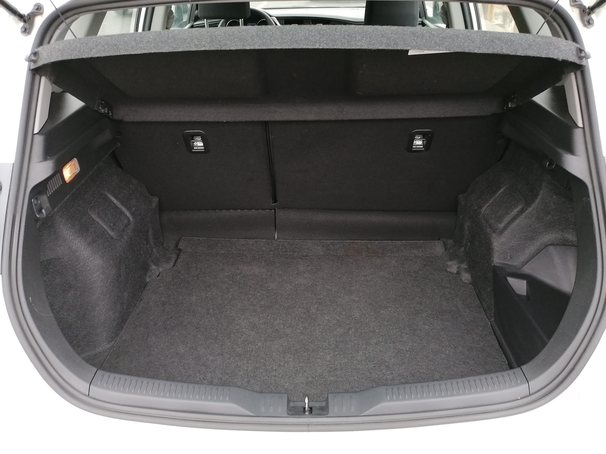 
								TOYOTA AURIS 1.8 lleno									