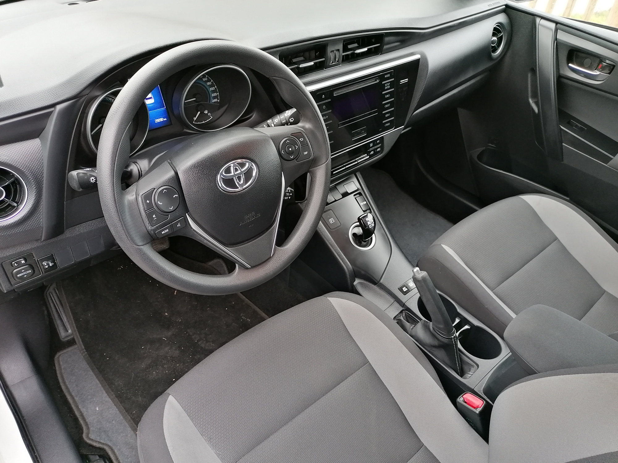 
								TOYOTA AURIS 1.8 lleno									