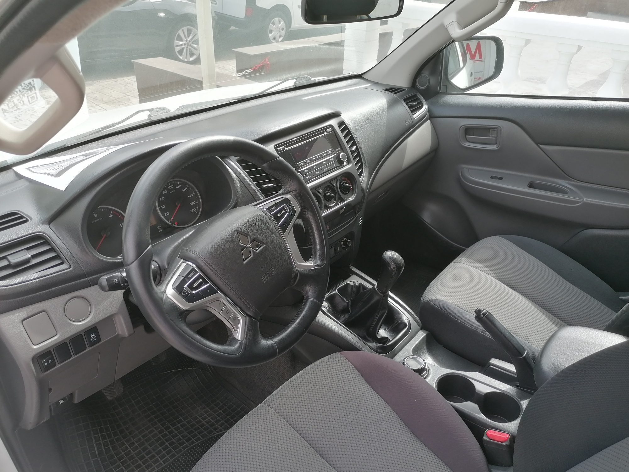 
								MITSUBISHI L200 2.4 lleno									