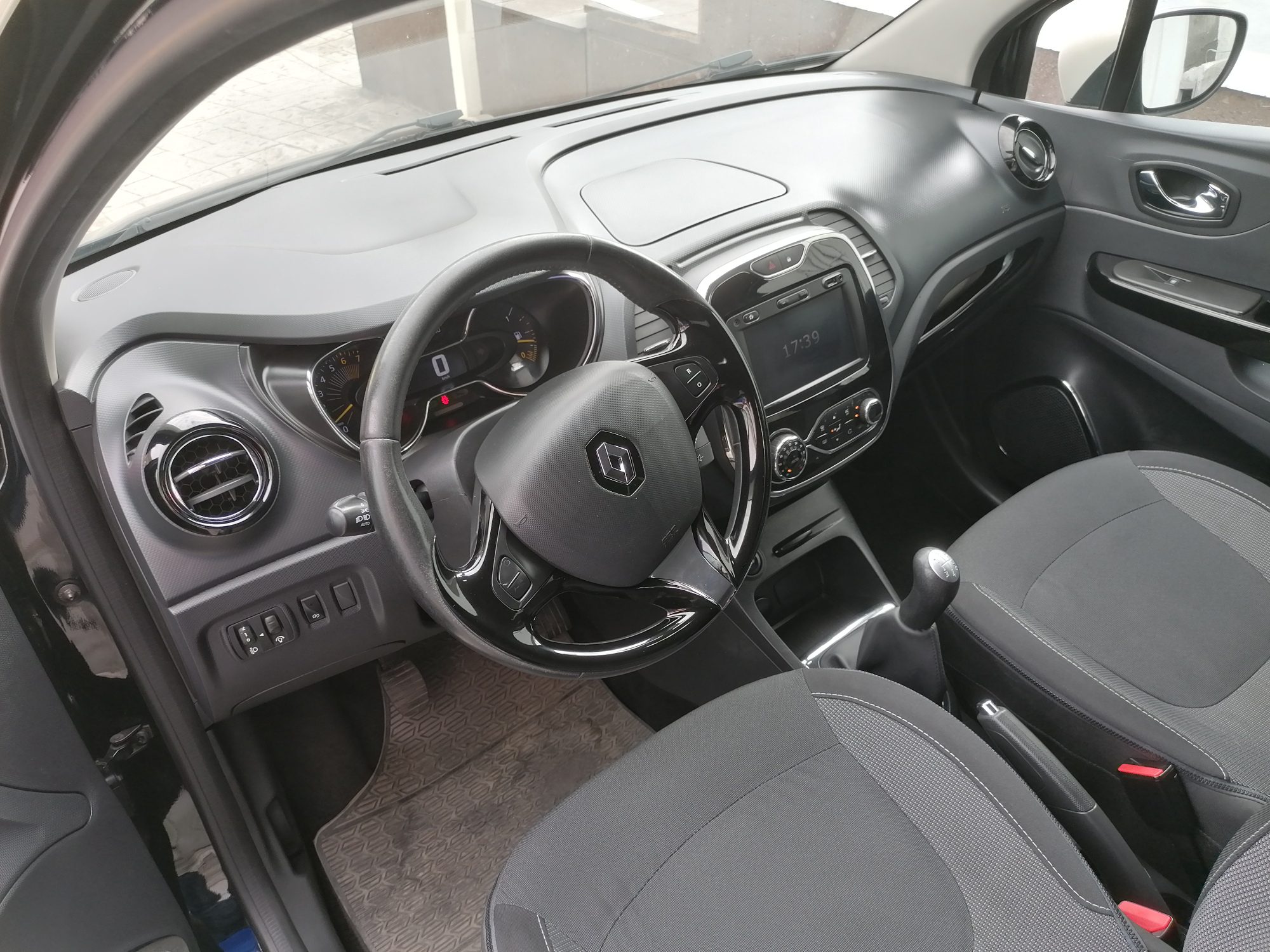
								RENAULT CAPTUR 1.0 lleno									