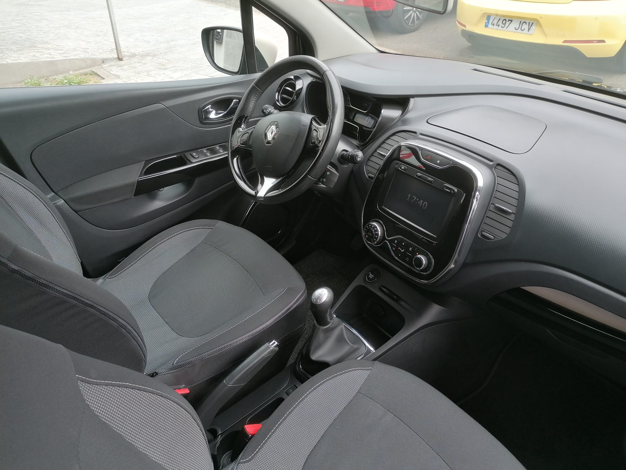 
								RENAULT CAPTUR 1.0 lleno									