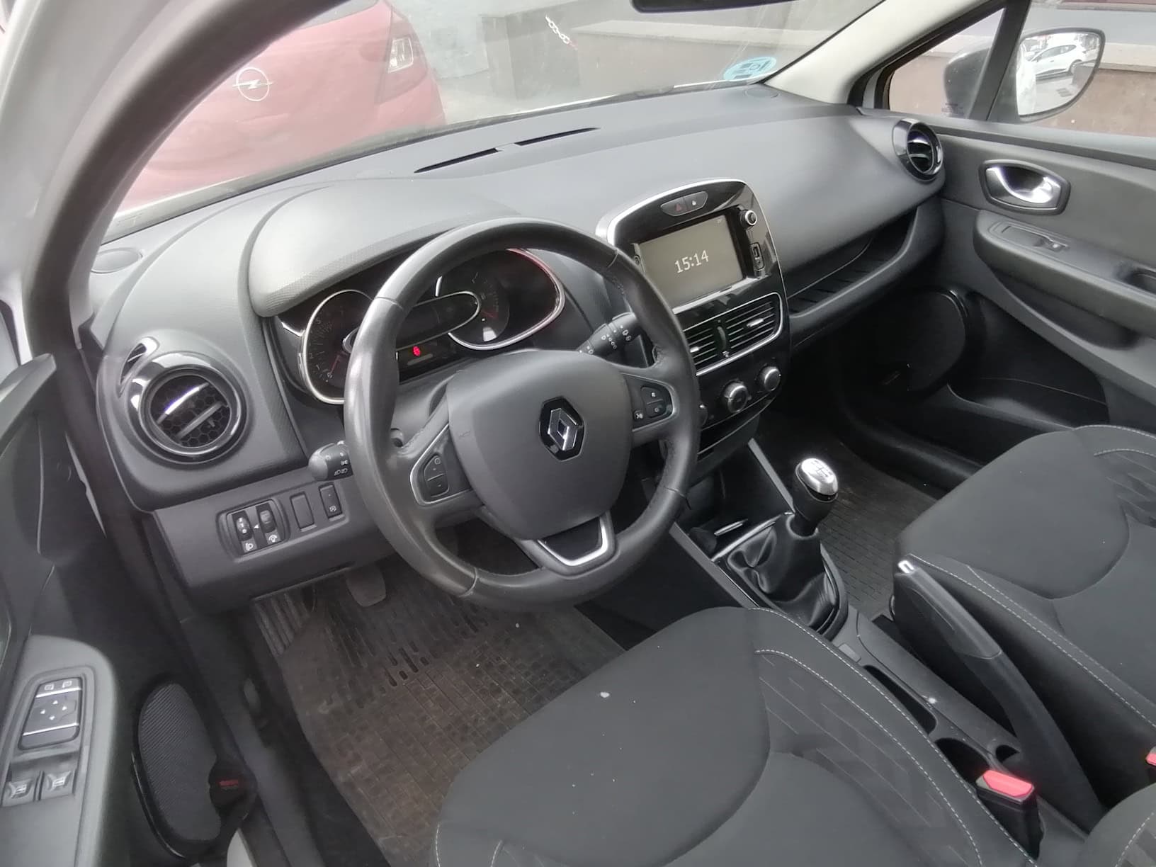 
								RENAULT CLIO 0.9 lleno									