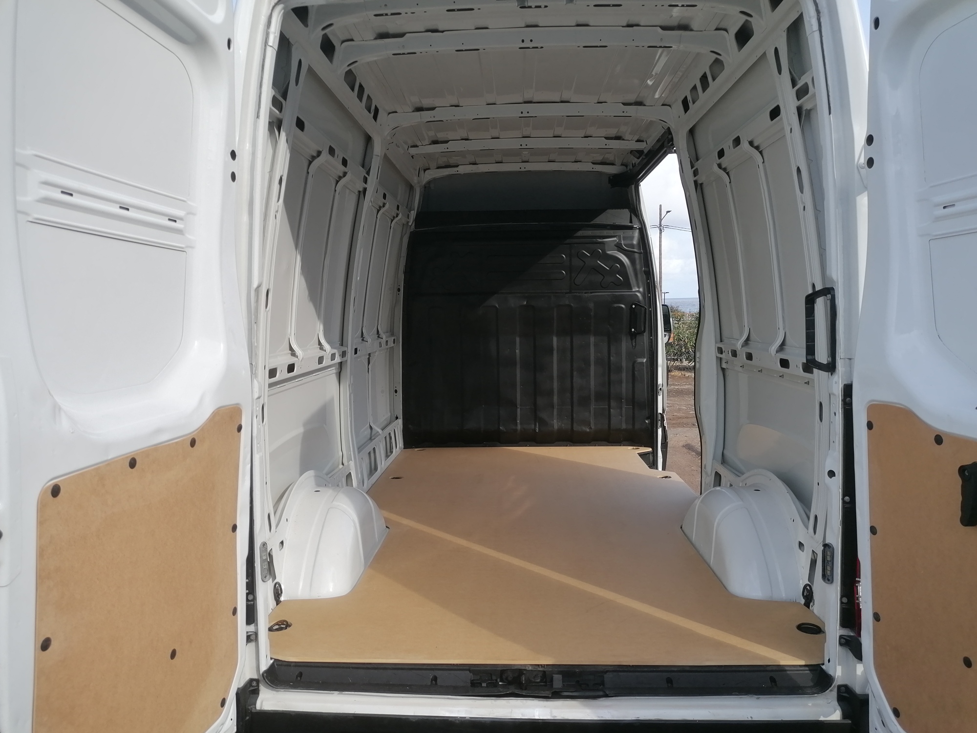 
								IVECO DAILY 2.3 lleno									