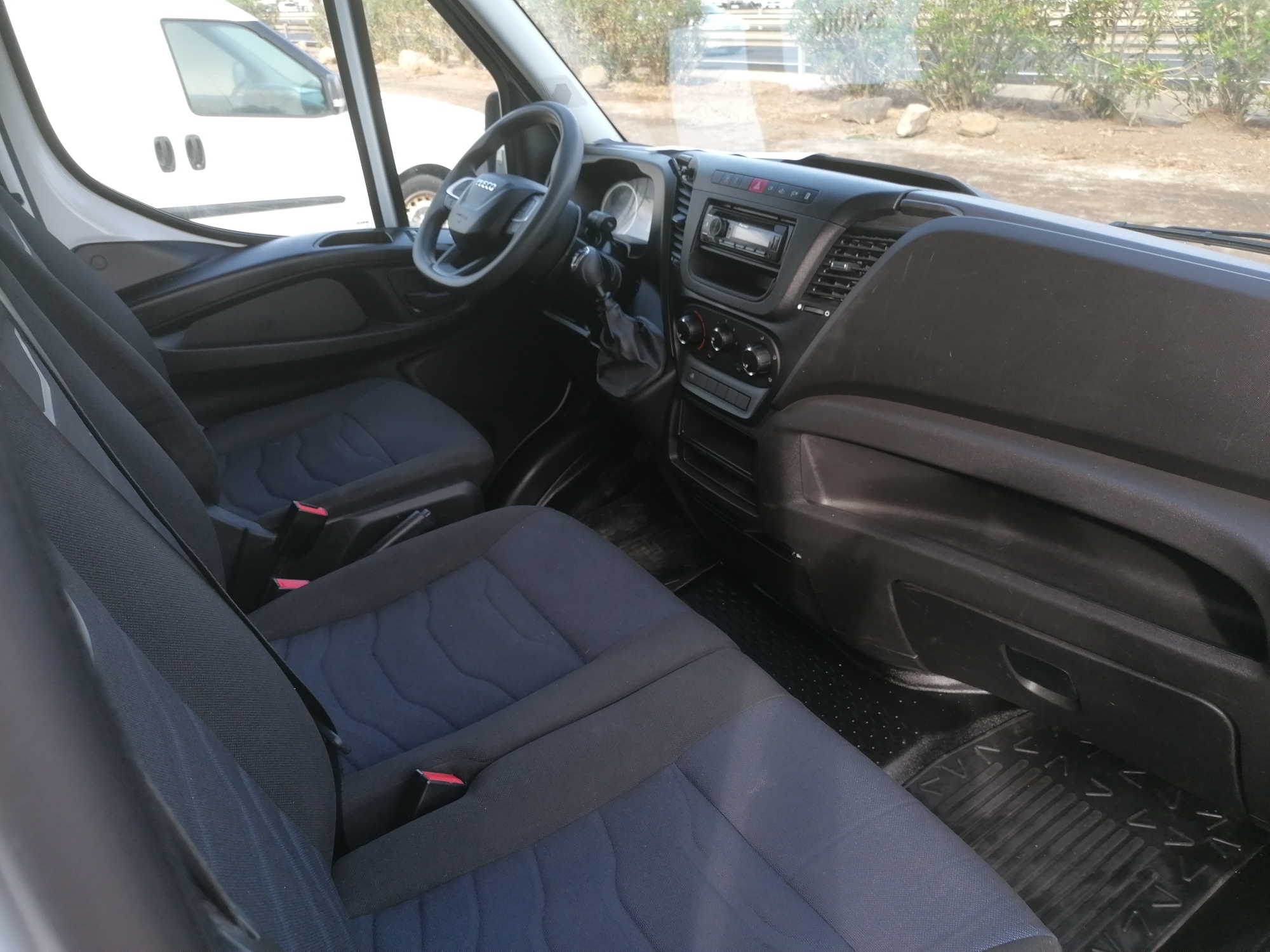 
								IVECO DAILY 2.3 lleno									