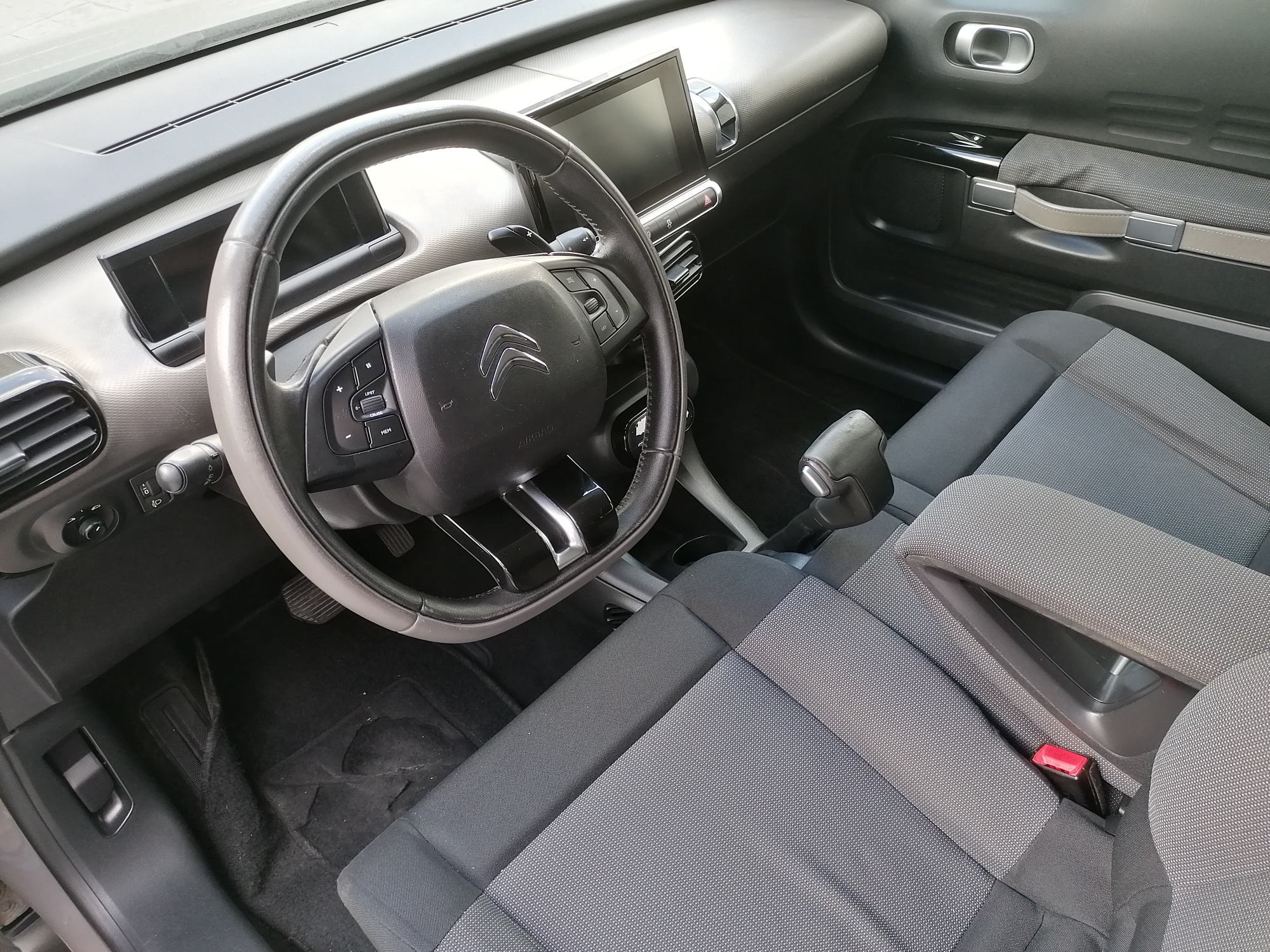 
								CITROEN C4 CACTUS 1.6 lleno									