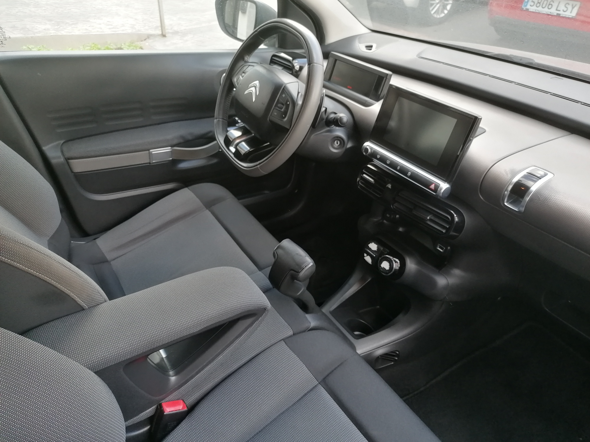 
								CITROEN C4 CACTUS 1.6 lleno									
