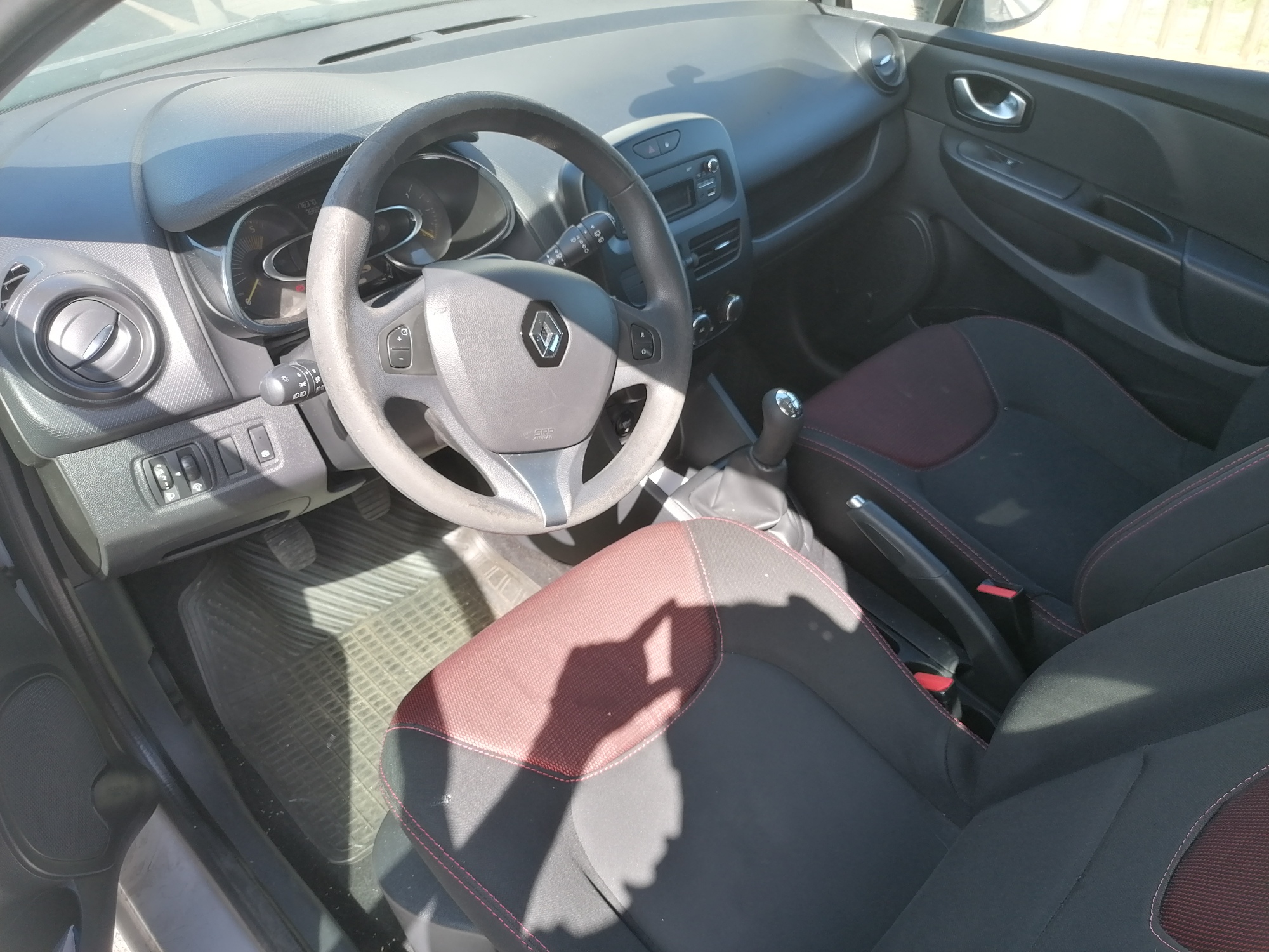 
								RENAULT CLIO 1.5 lleno									