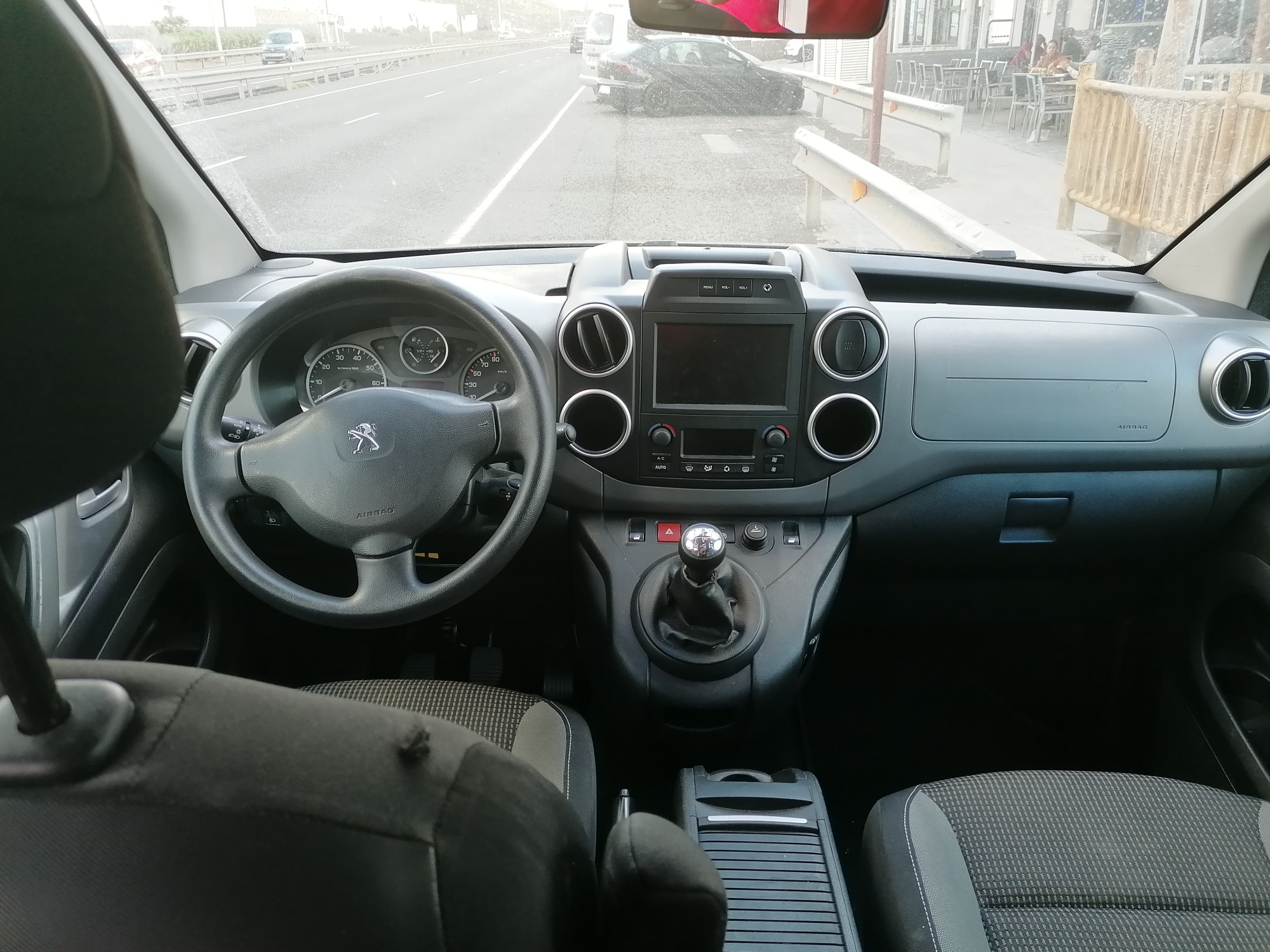 
								PEUGEOT PARTNER 1.6 lleno									