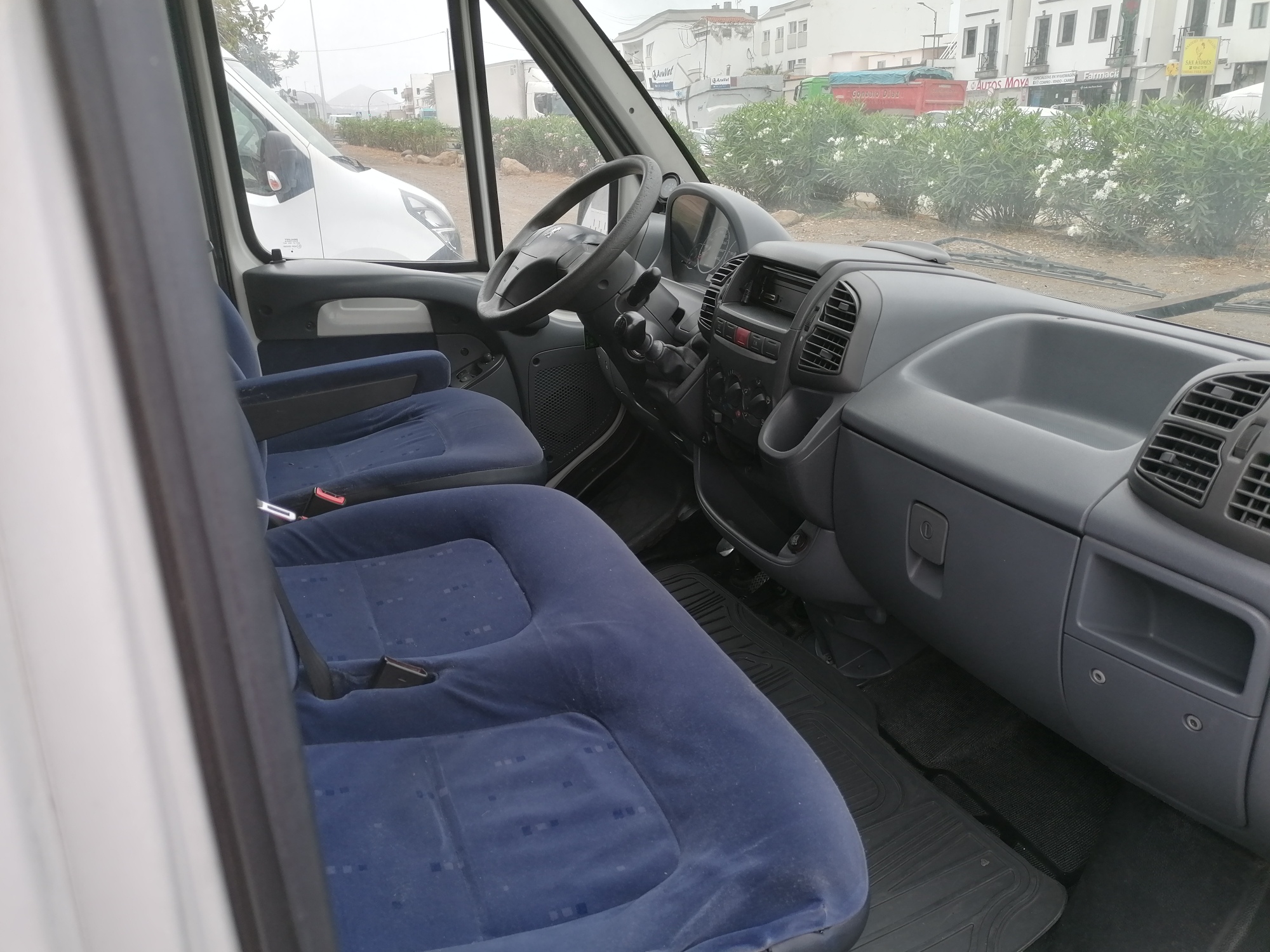 
								PEUGEOT BOXER 2.8 lleno									