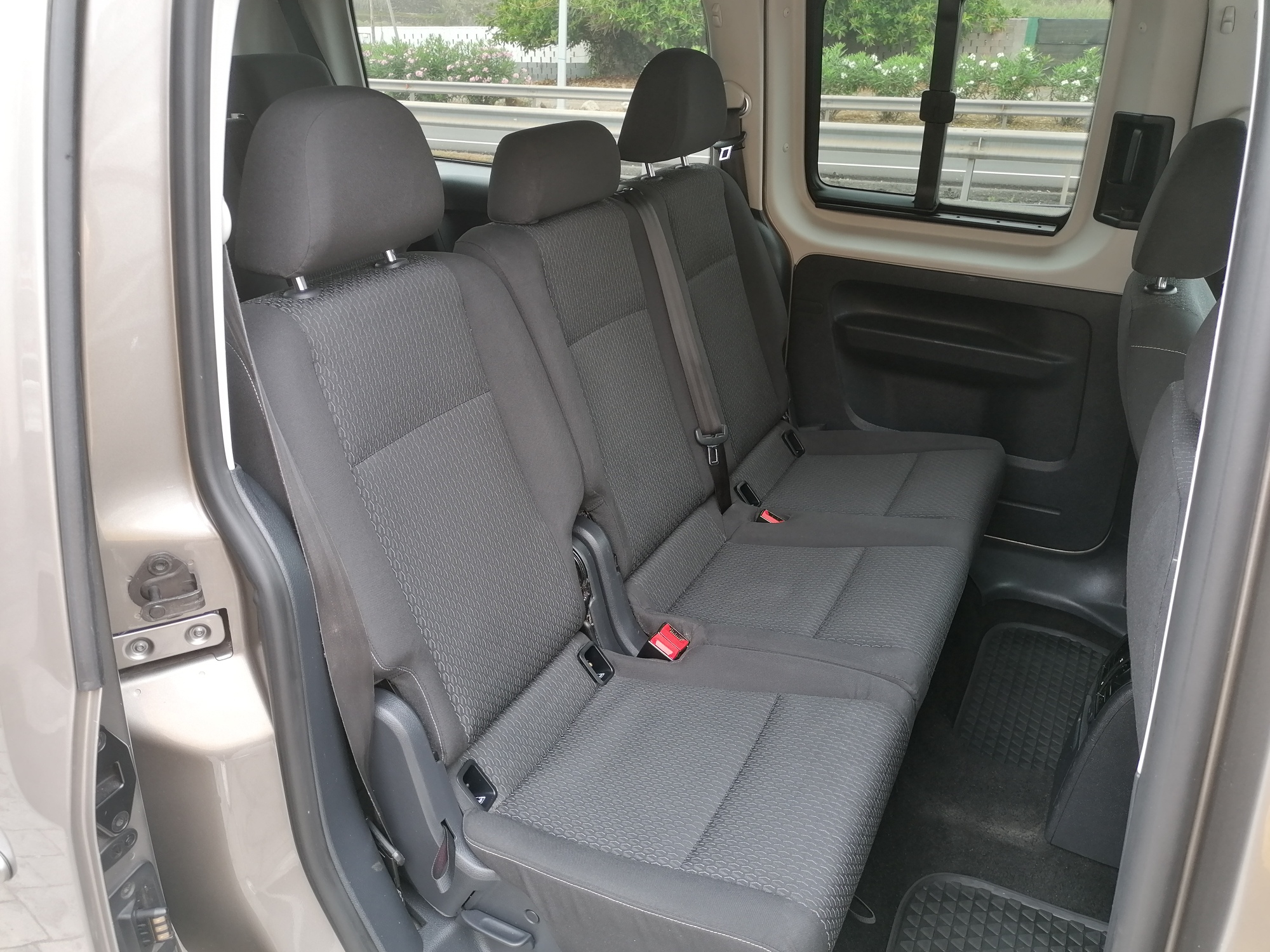 
								VOLKSWAGEN CADDY MAXI 2.0 lleno									