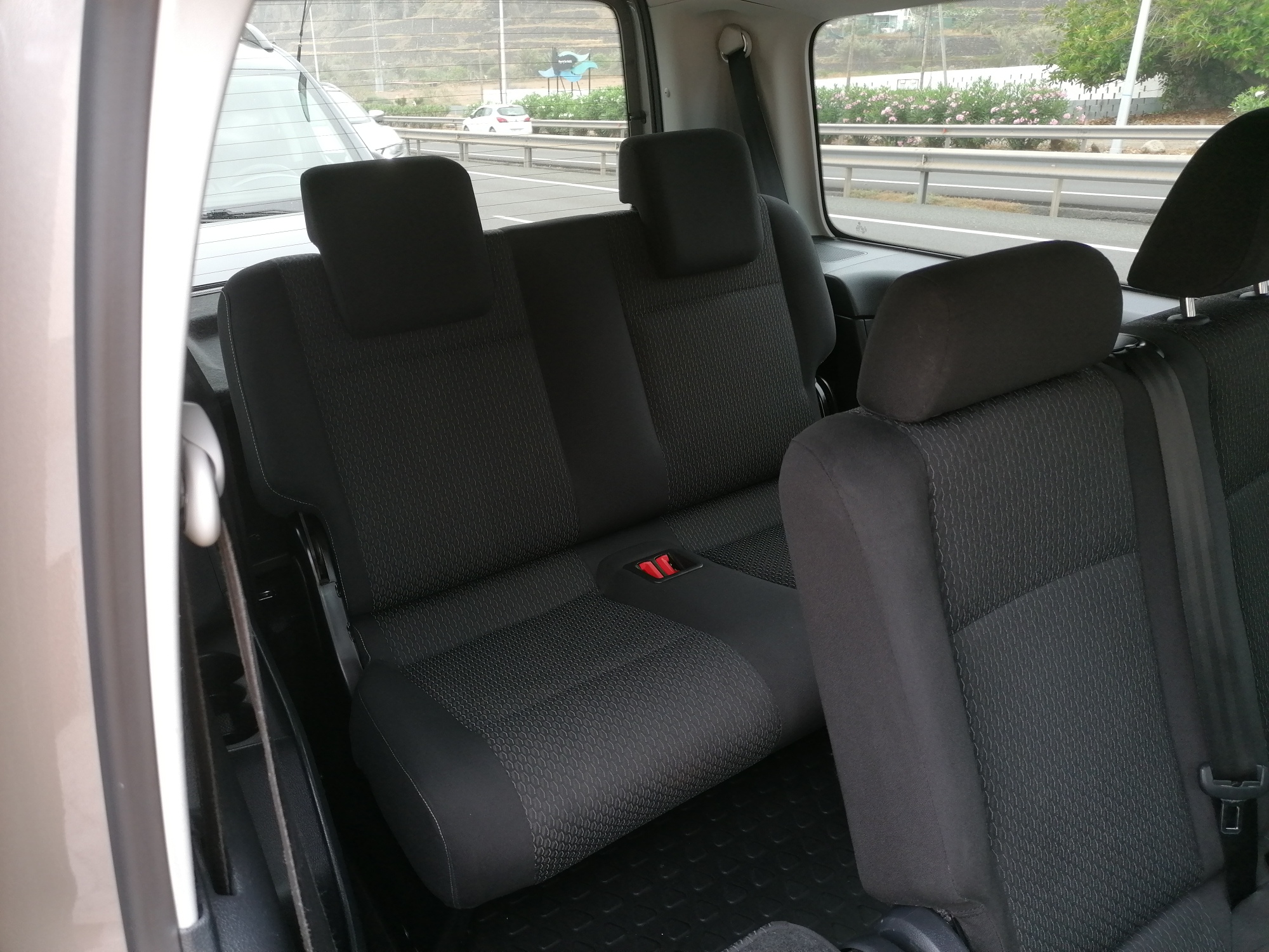 
								VOLKSWAGEN CADDY MAXI 2.0 lleno									