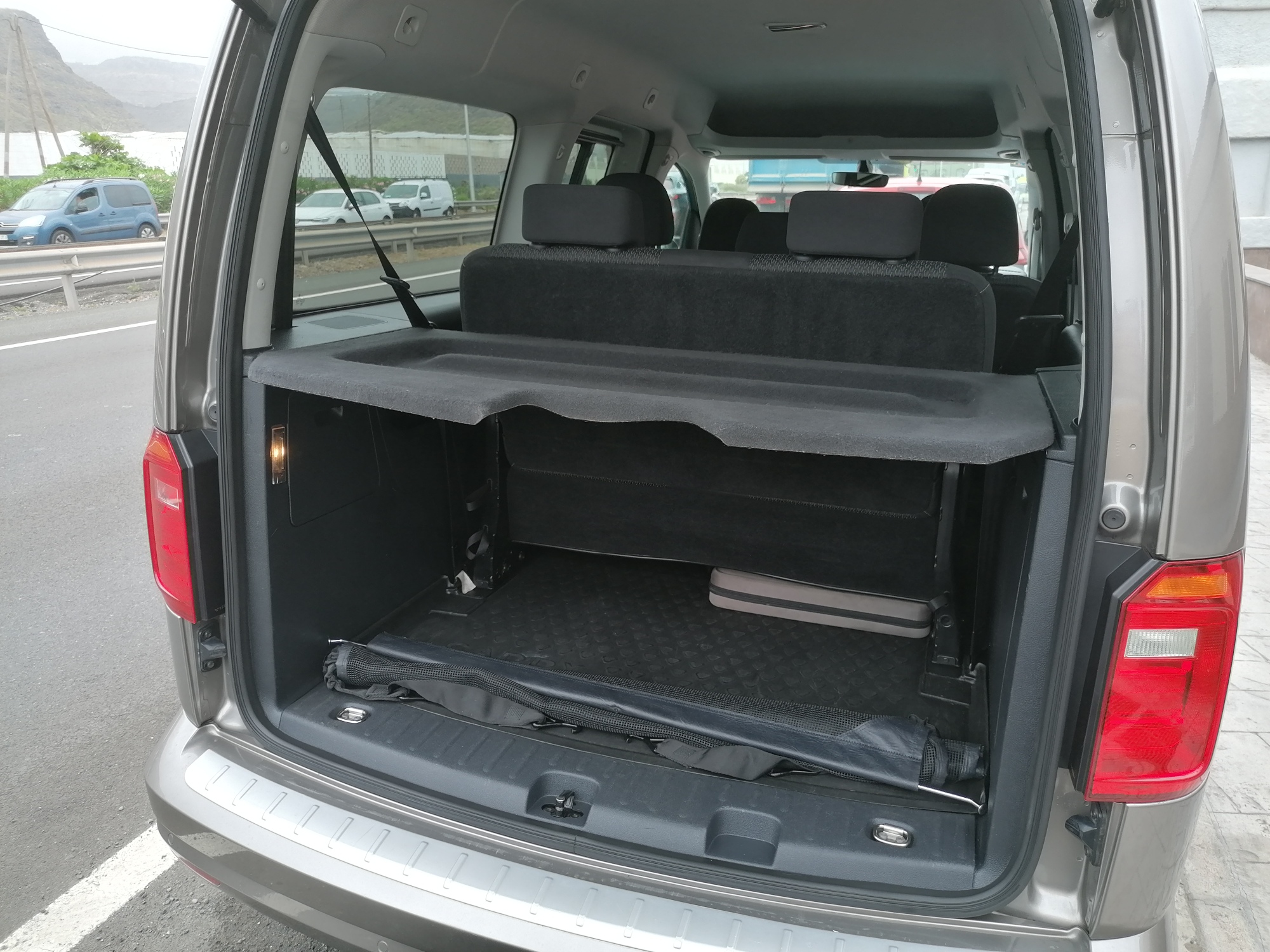 
								VOLKSWAGEN CADDY MAXI 2.0 lleno									