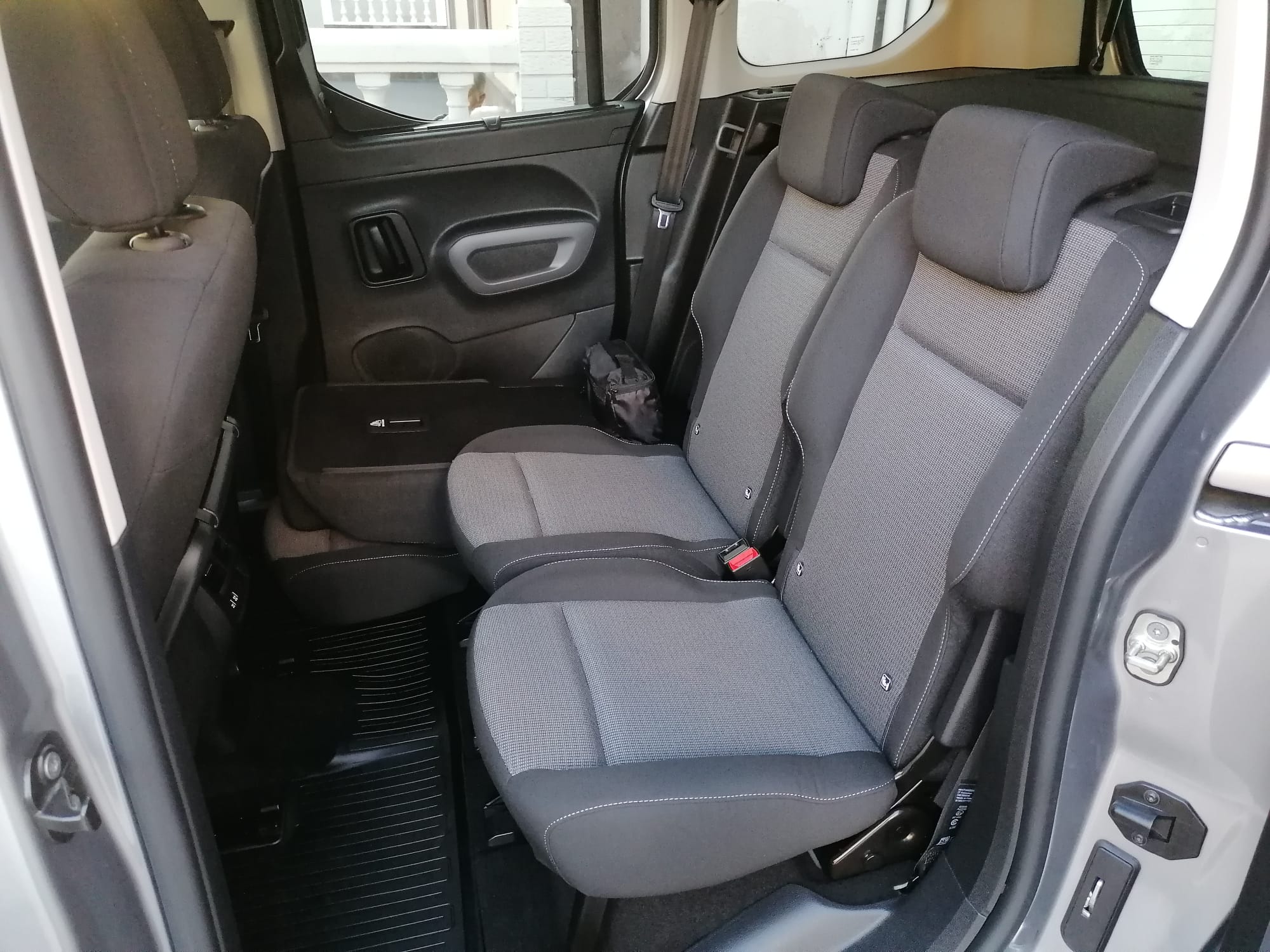 
								Toyota Proace lleno									