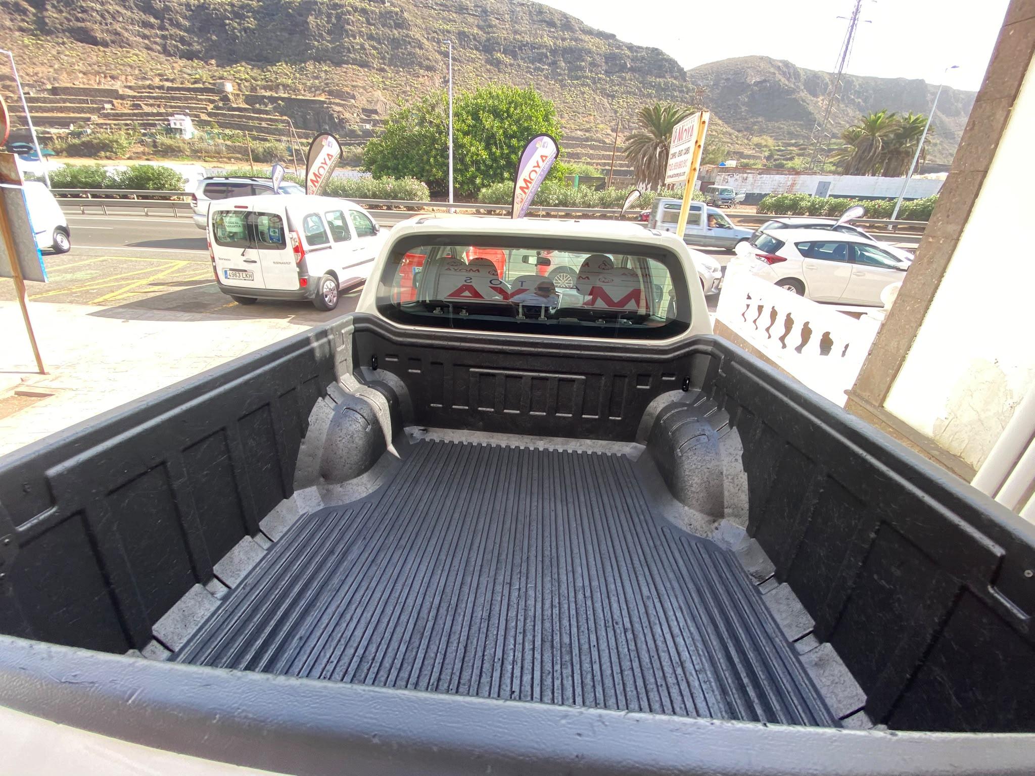 
								MITSUBISHI L200 2.4 lleno									