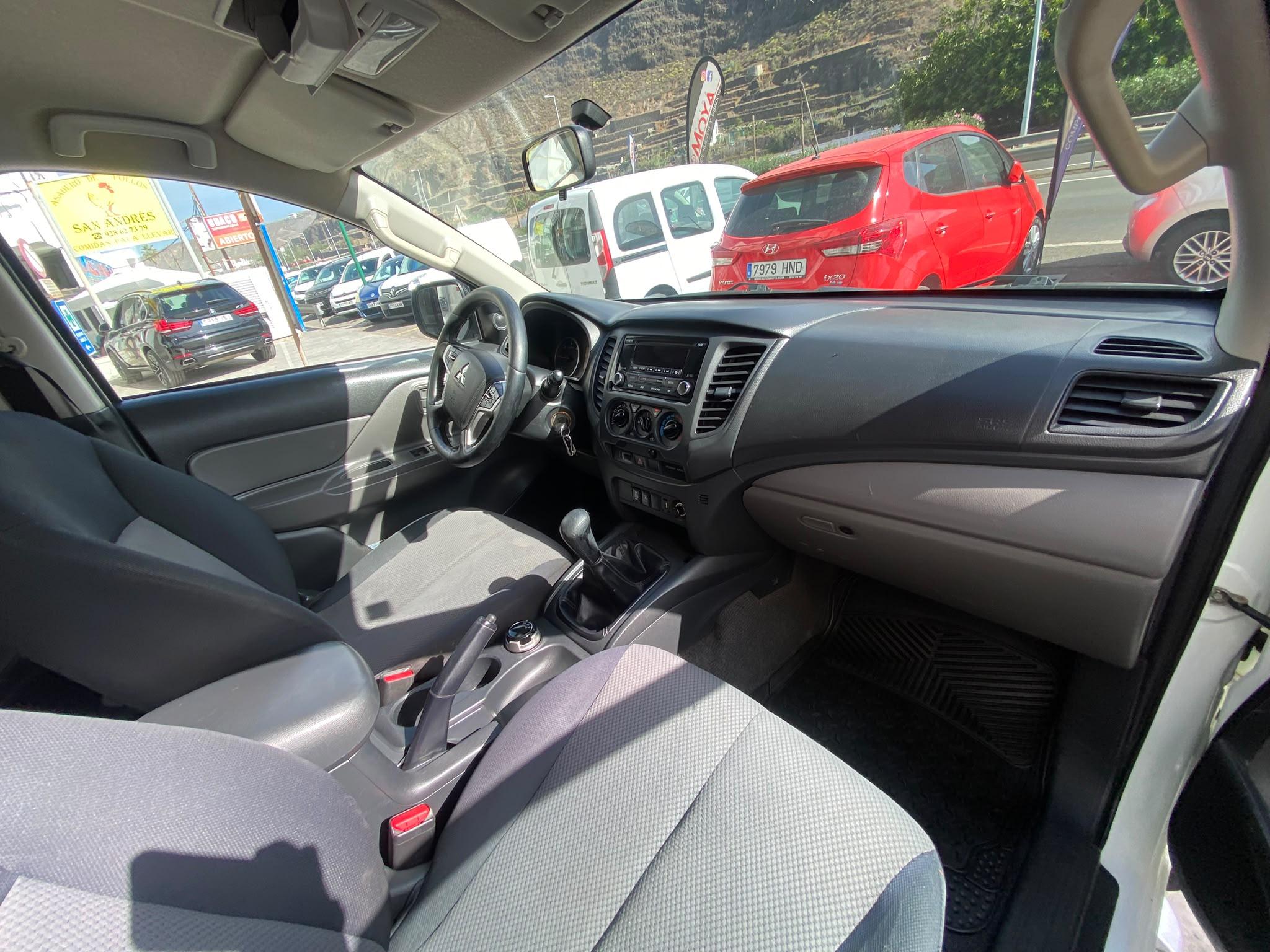 
								MITSUBISHI L200 2.4 lleno									
