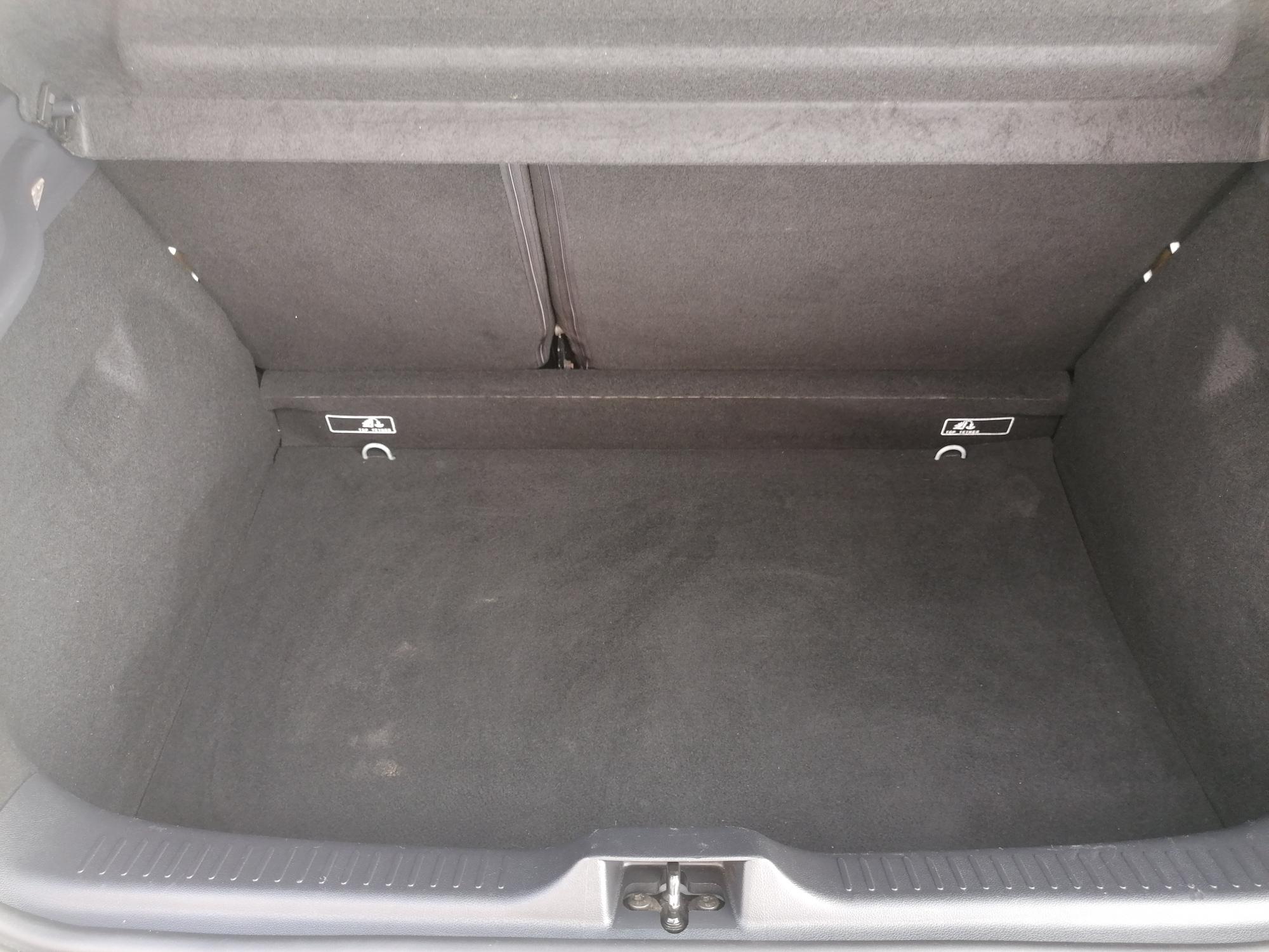 
								RENAULT CLIO 1.5 DCI 75CV lleno									