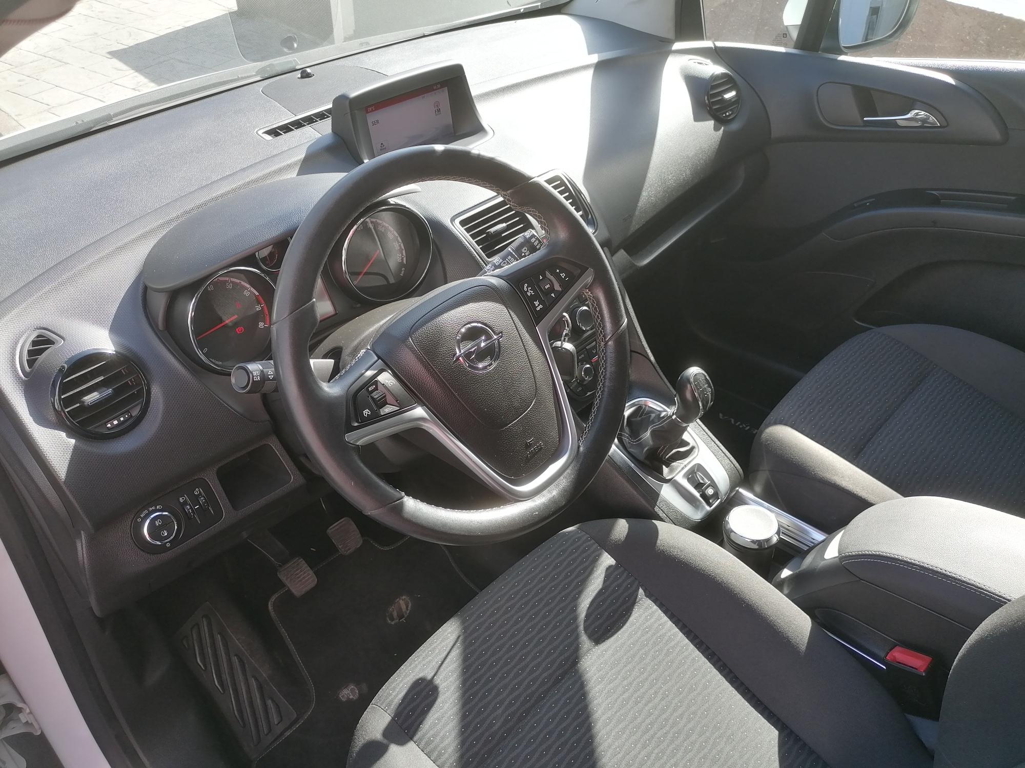 
								OPEL MERIVA lleno									