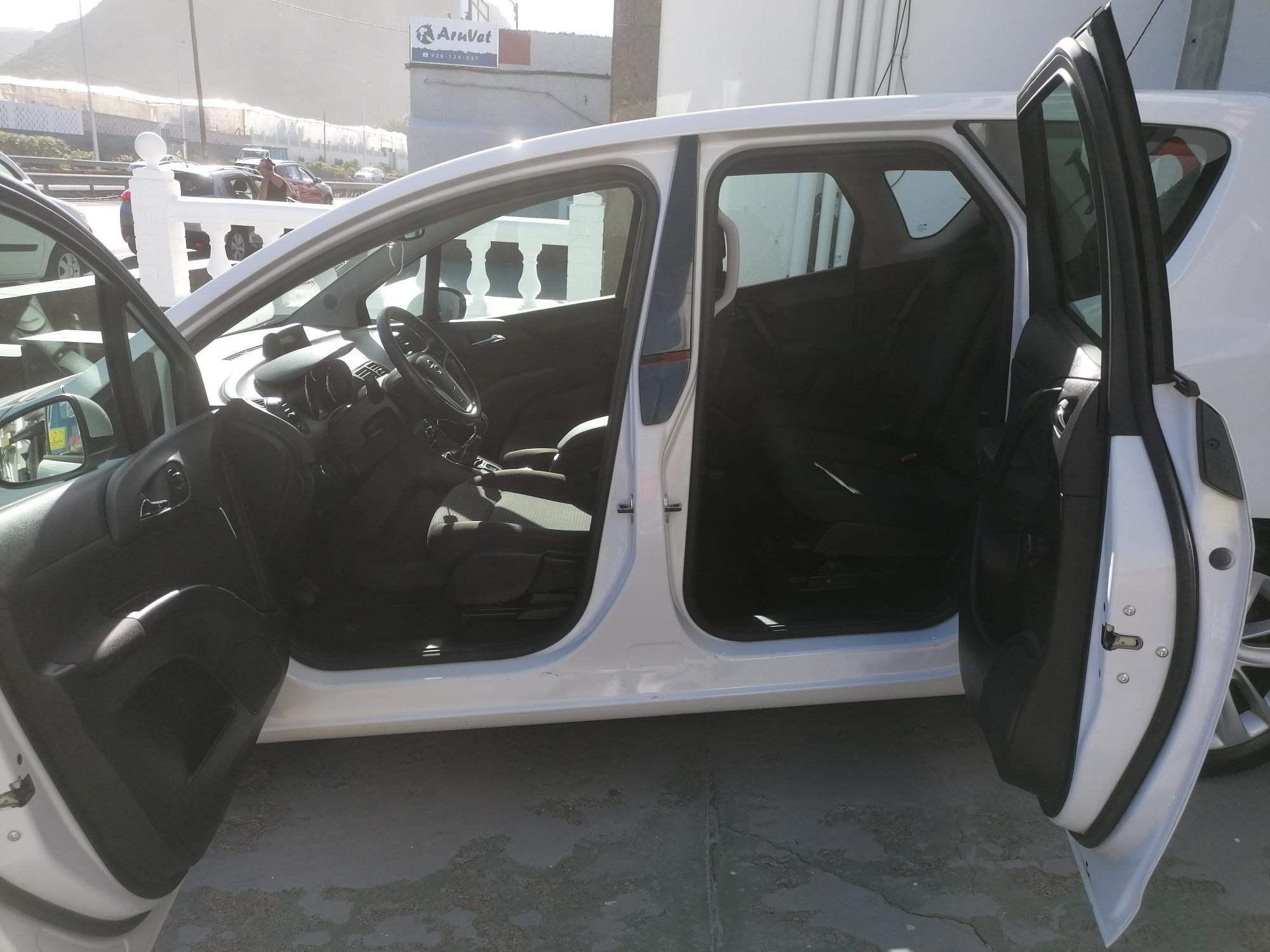 
								OPEL MERIVA lleno									