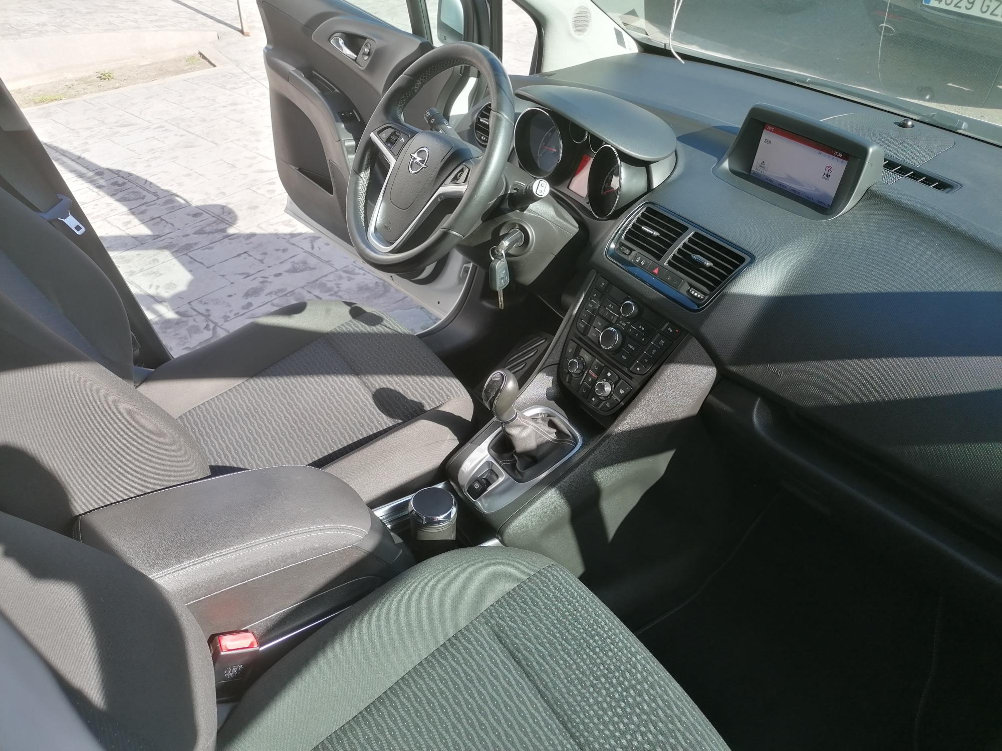 
								OPEL MERIVA lleno									