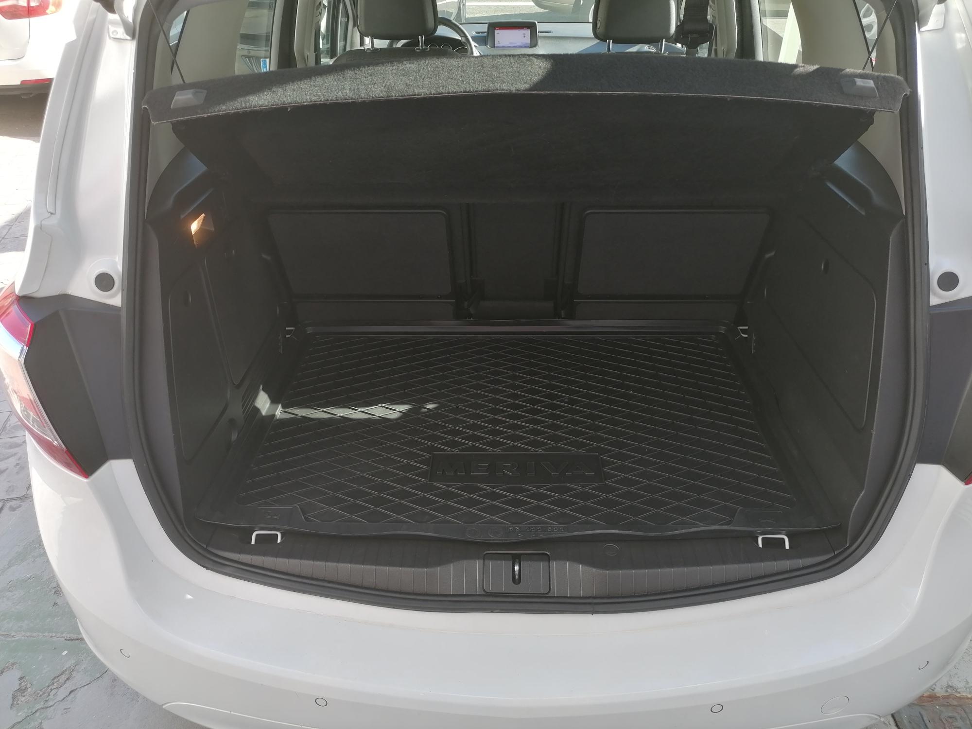 
								OPEL MERIVA lleno									