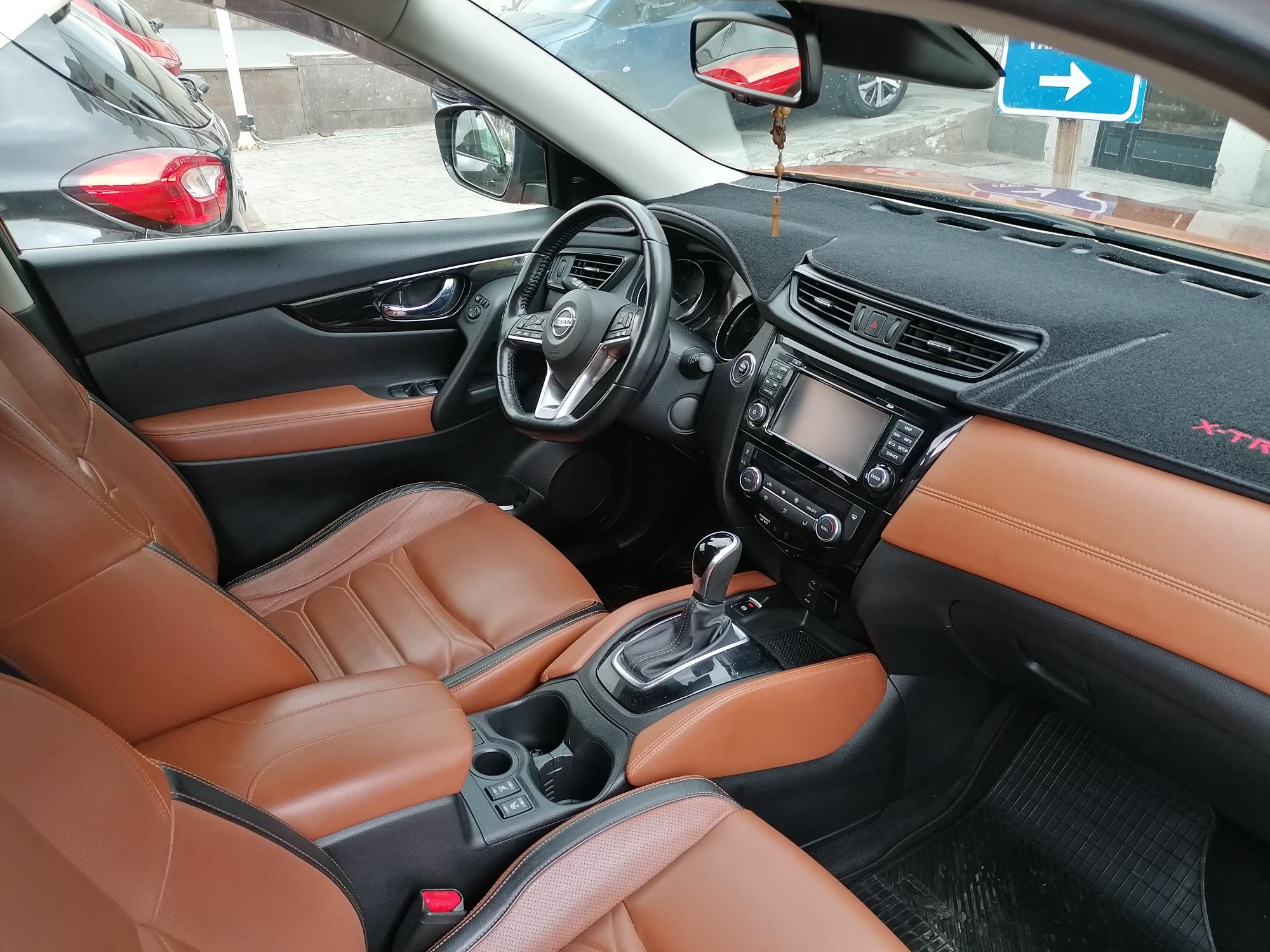 
								NISSAN X-TRAIL lleno									
