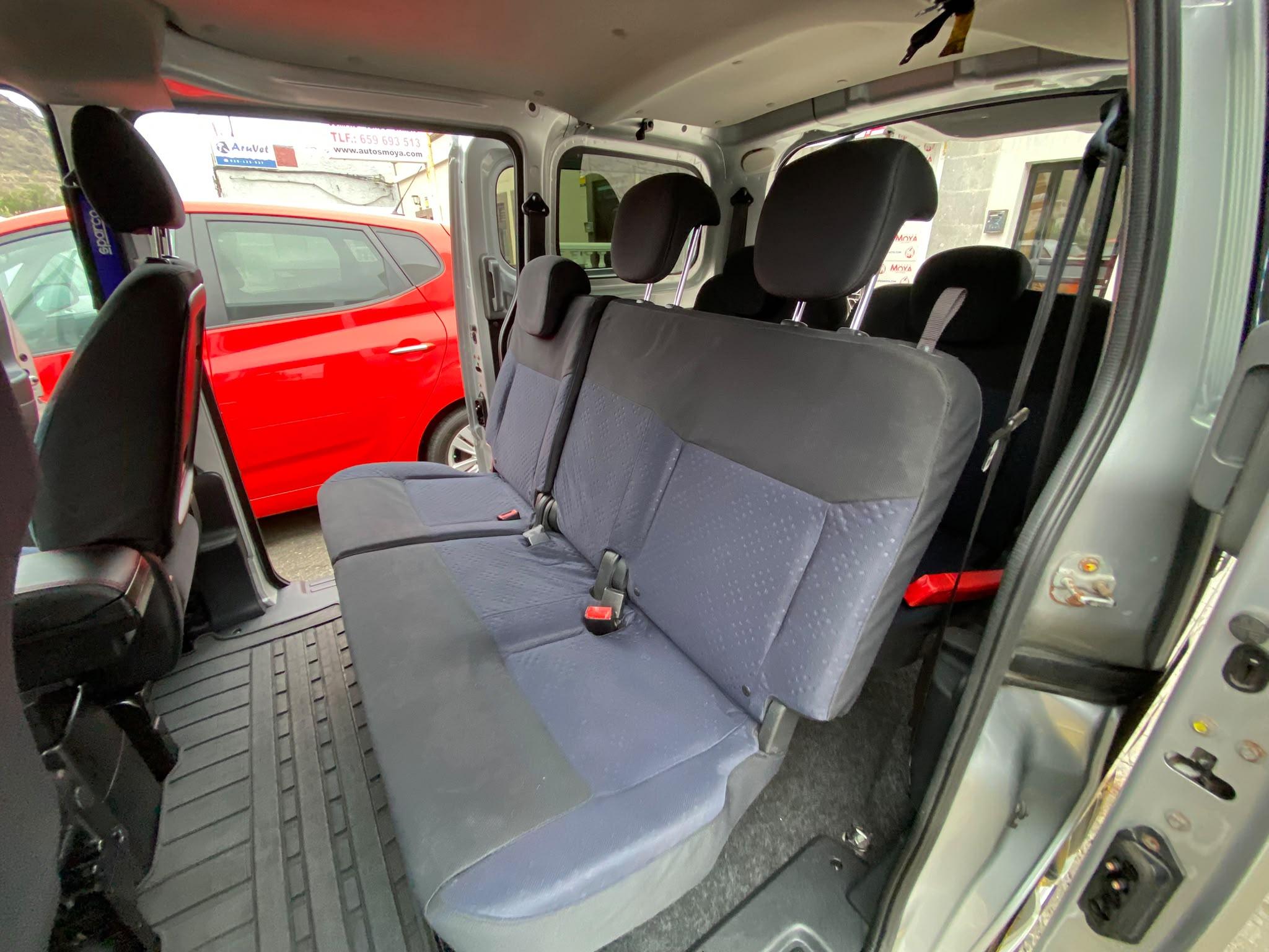 
								NISSAN NV200 lleno									