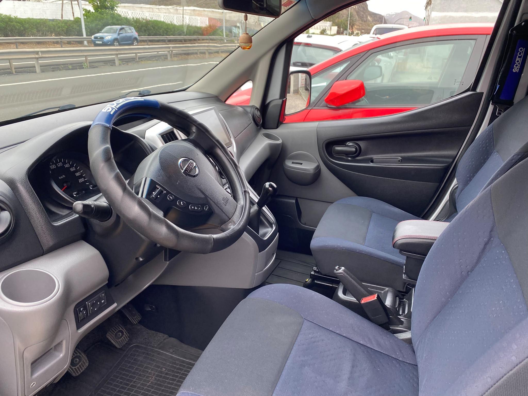 
								NISSAN NV200 lleno									
