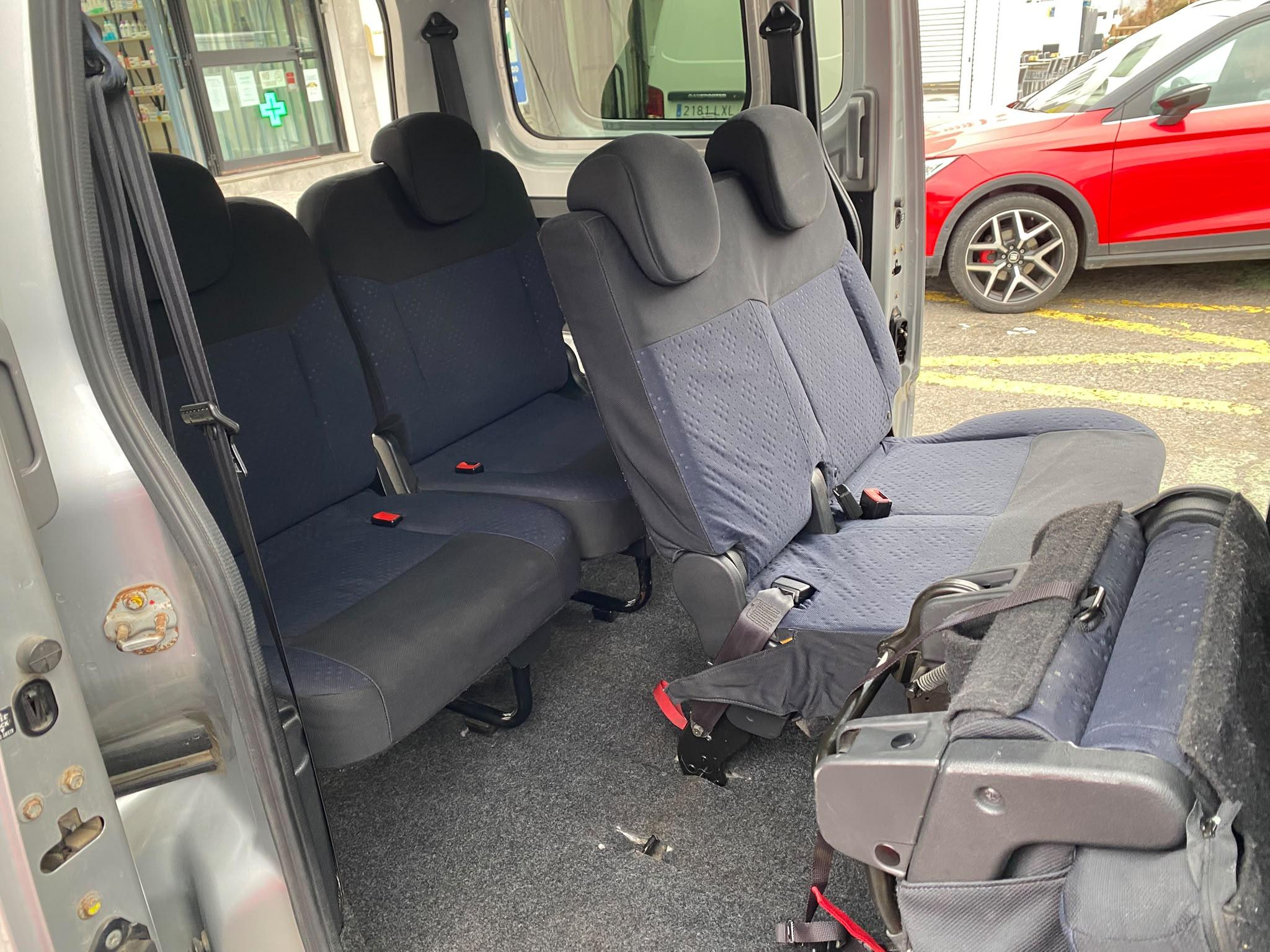 
								NISSAN NV200 lleno									